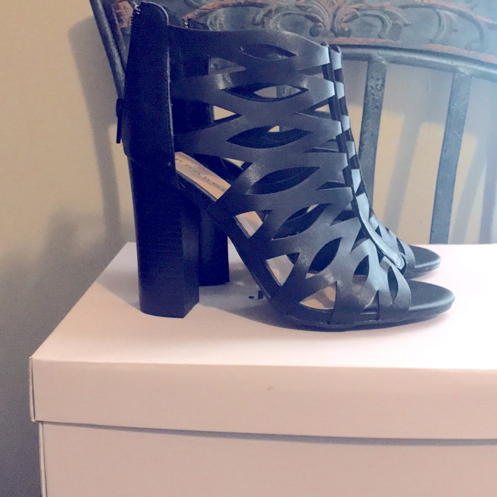 Block heel sandals